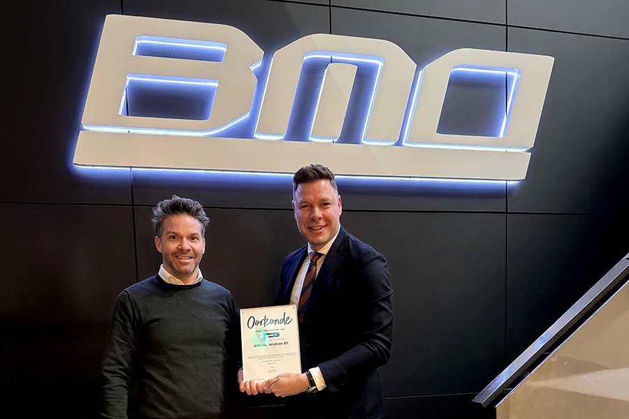 foto 3 Uitreiking BMO oorkonde