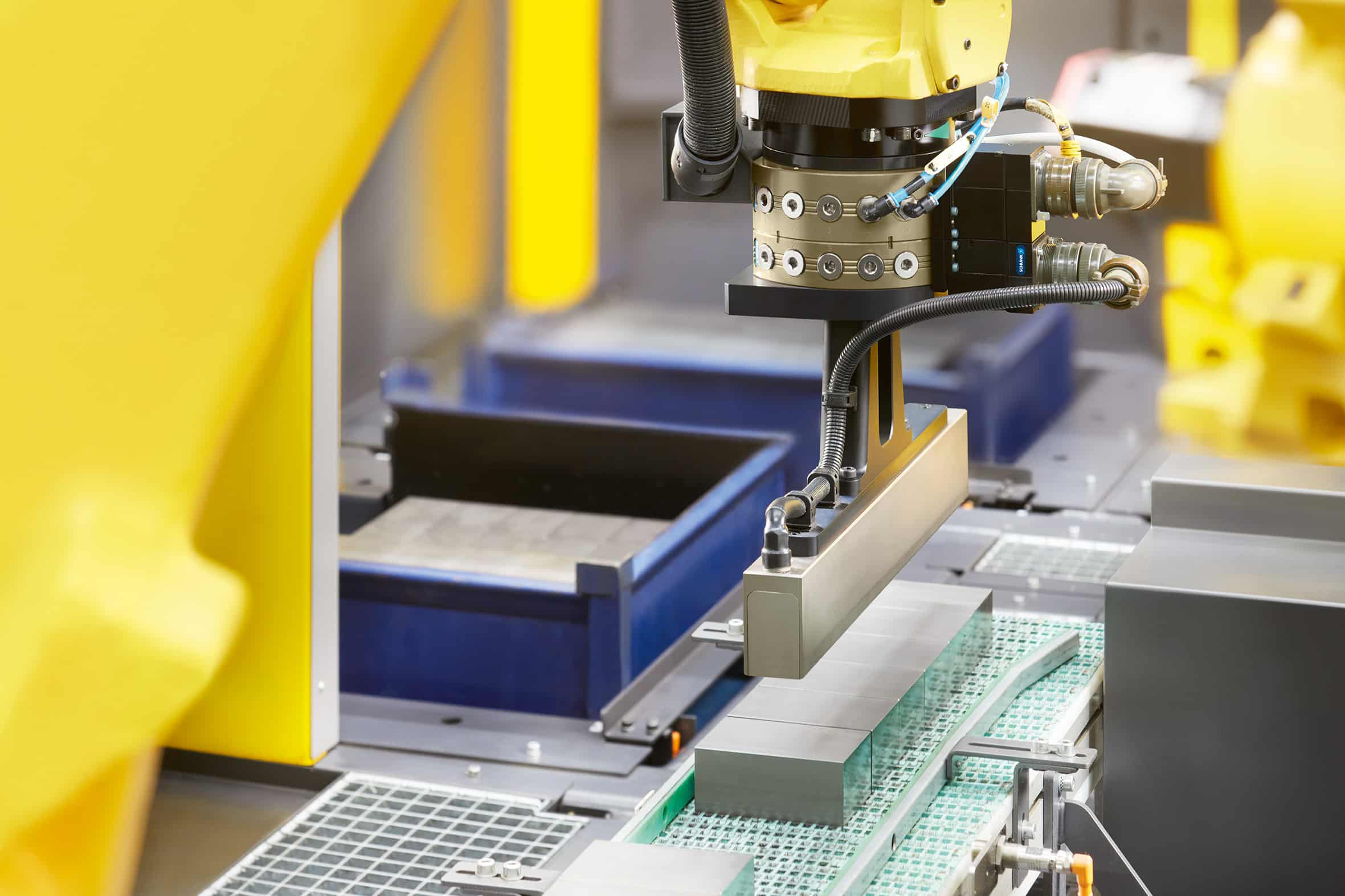 CPS Anwendungsbild Beladung Magnetgreifer 06 2025