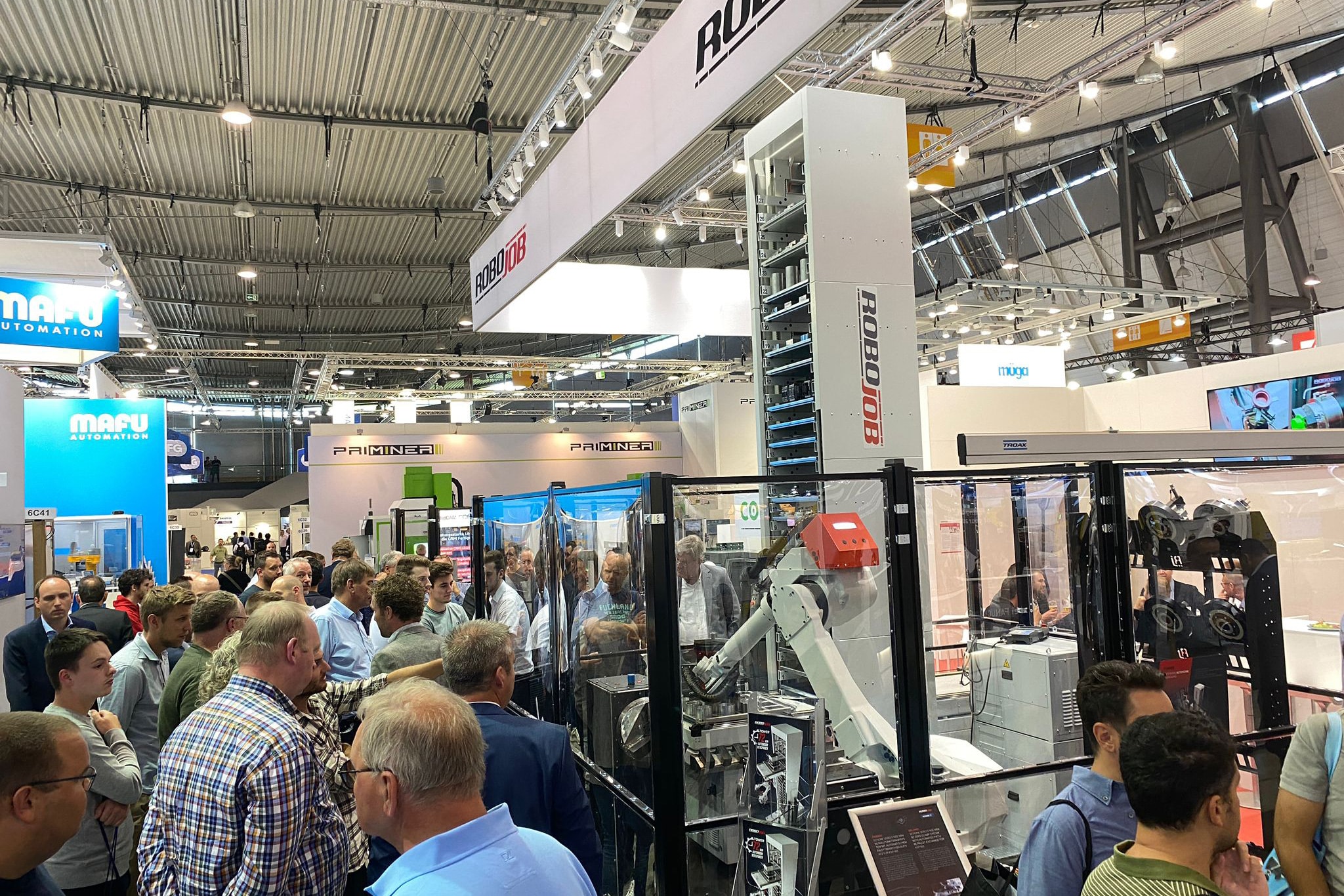 RoboJob stellt auf der EMO Hannover neue Automatisierung vor